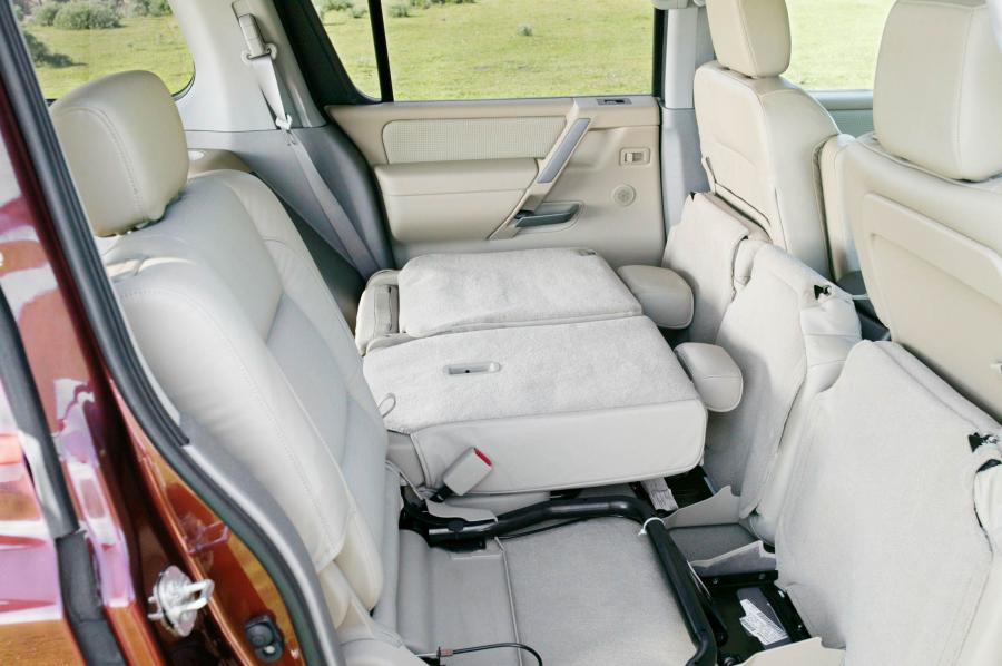  Nissan Armada 2008 года  (фото 32 из 40)
